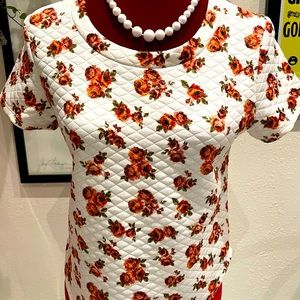 Tres Bien Floral top. Sweatshirt tee. Never worn